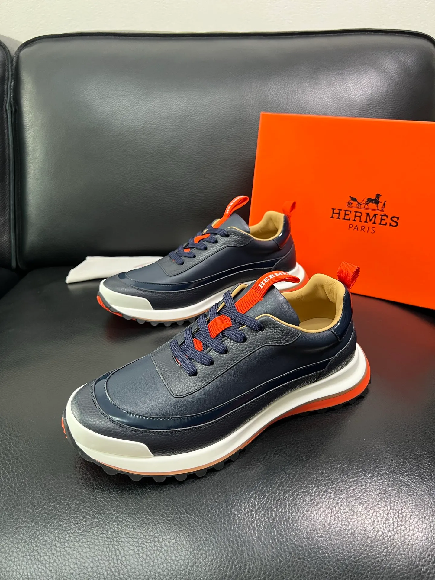 Men's shoes 💰800 Hermes top purchasing Hermes counters are on sale simultaneously with original factory configuration, original cowhide fabrics imported from Italy, high-quality splicing technology, fully imported water-dyed cowhide linings, soles: original soles specially provided by the factory are super comfortable, the original factory follows the order and high quality, you can enter and exit the counter at will, welcome to compare at the counter, code number 39-44 (customized 38 45) 85863
